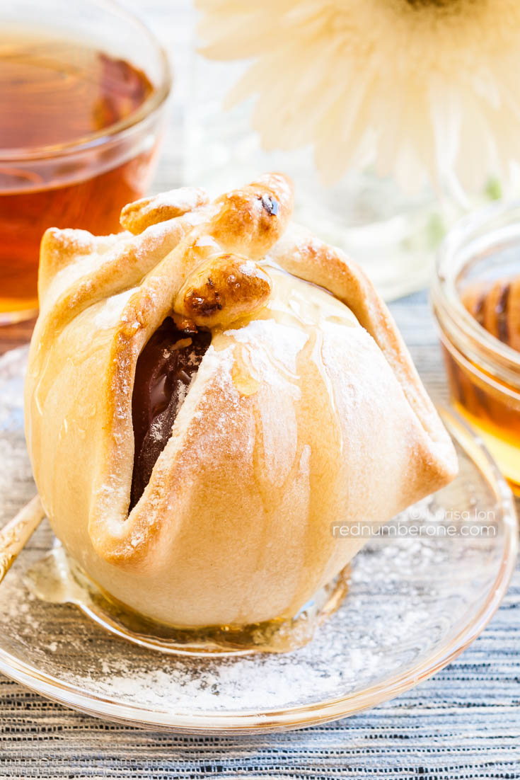 Baked Stuffed Apples in Pastry